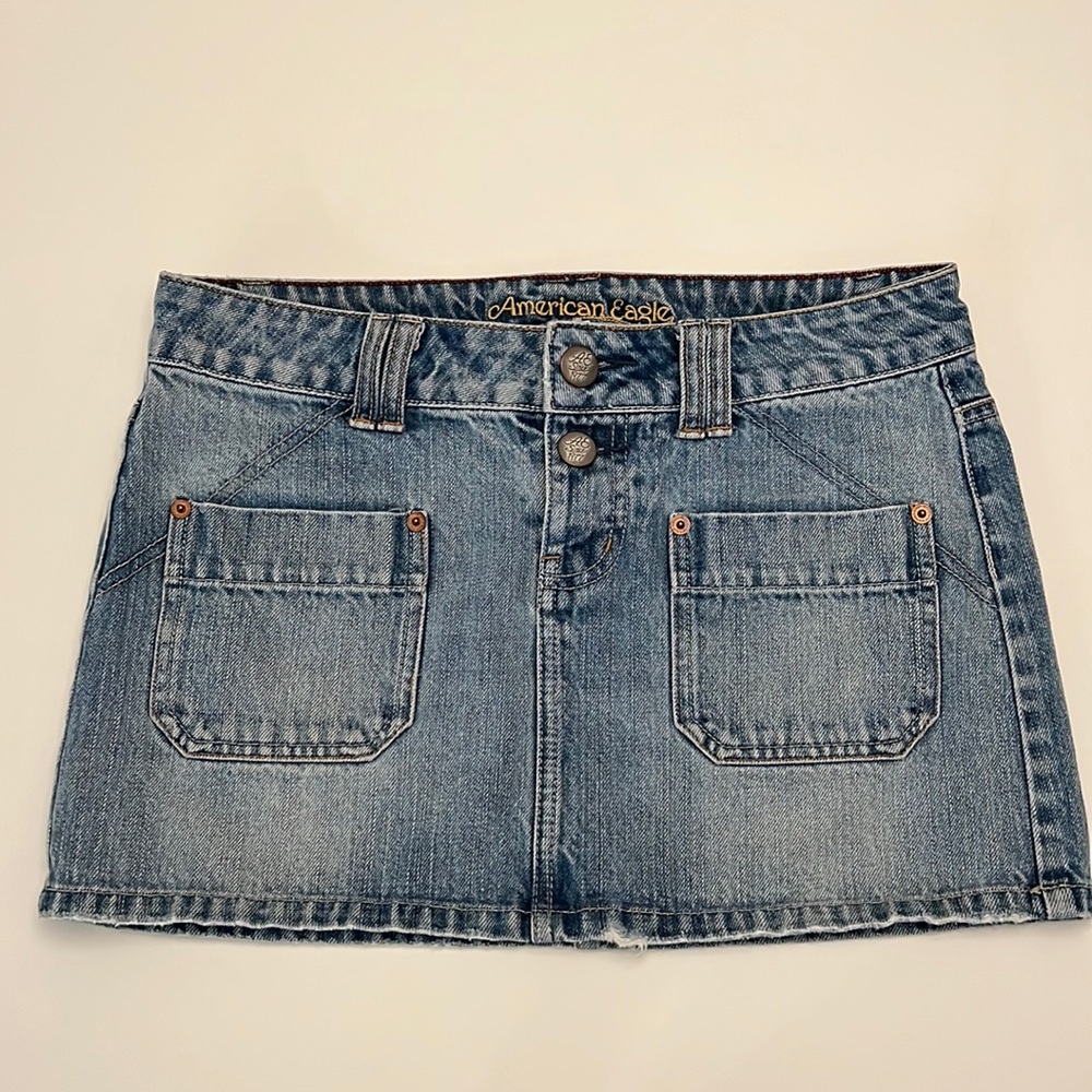 Super cute American Eagle jean skirt - size 4